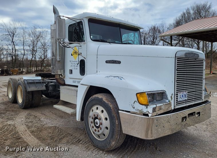 image for item DO3579 1989 Freightliner FLD  semi truck