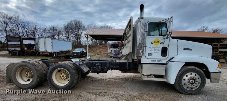 image for item DO3579 1989 Freightliner FLD  semi truck
