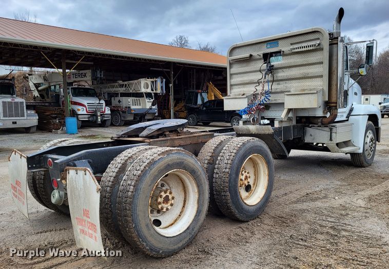 image for item DO3579 1989 Freightliner FLD  semi truck