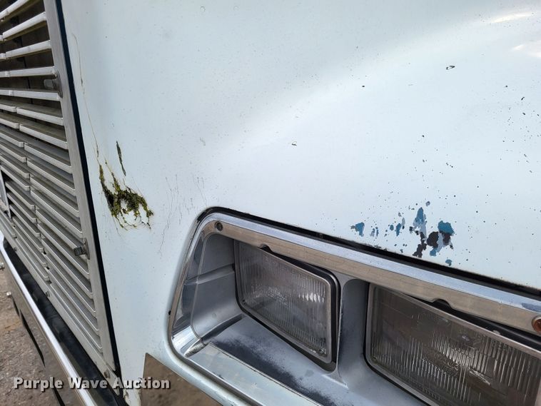 image for item DO3579 1989 Freightliner FLD  semi truck