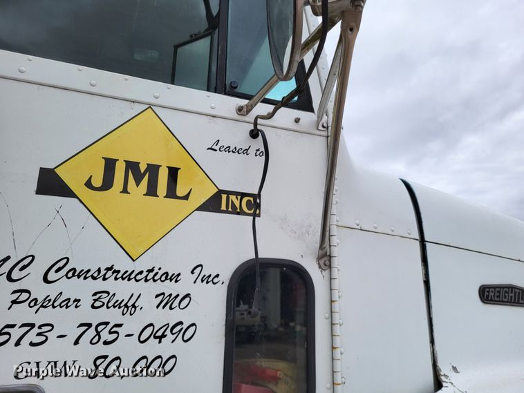 image for item DO3579 1989 Freightliner FLD  semi truck