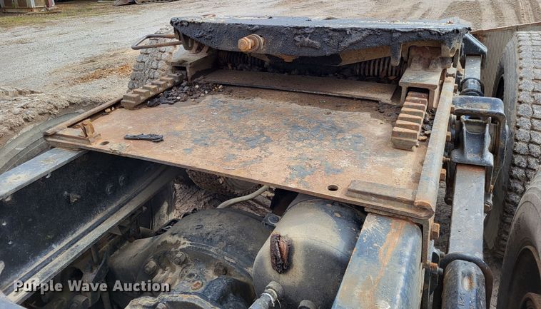 image for item DO3579 1989 Freightliner FLD  semi truck