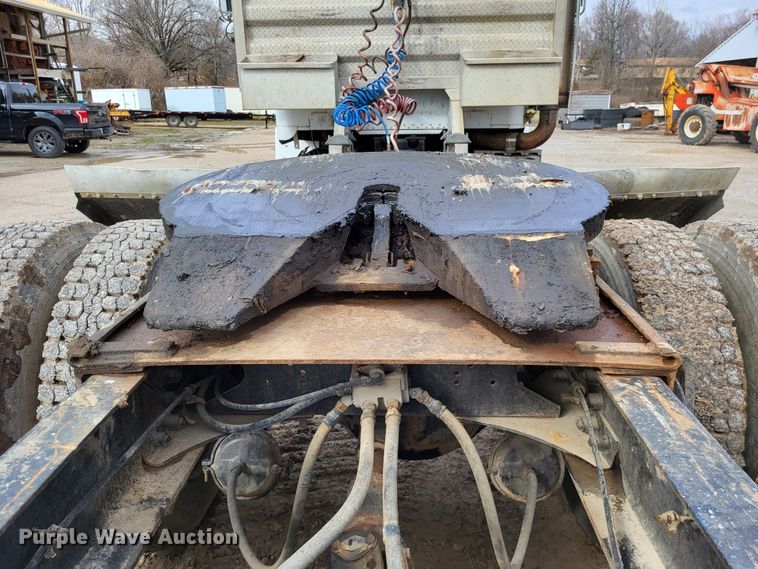 image for item DO3579 1989 Freightliner FLD  semi truck