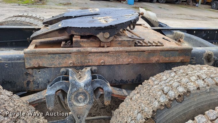 image for item DO3579 1989 Freightliner FLD  semi truck