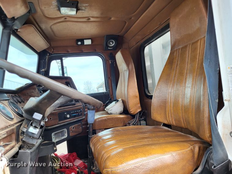 image for item DO3579 1989 Freightliner FLD  semi truck