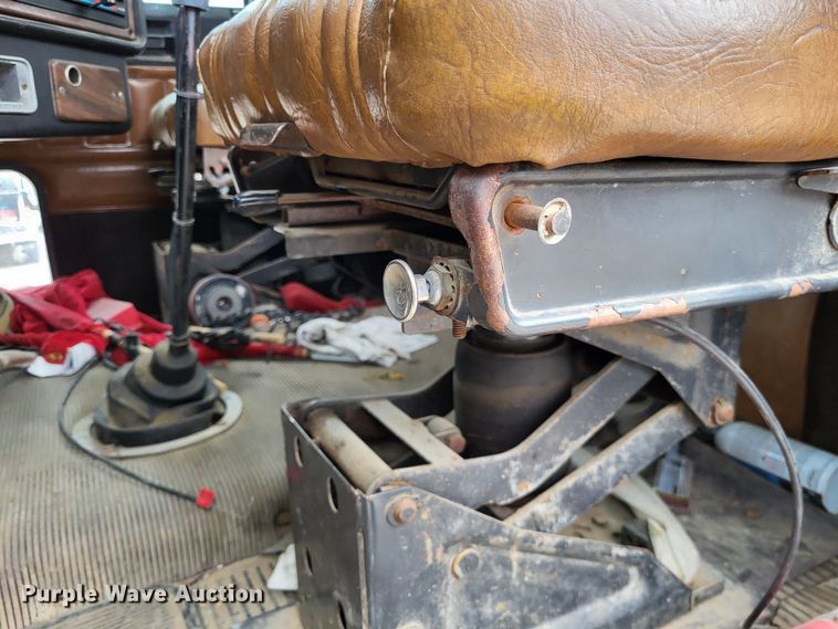 image for item DO3579 1989 Freightliner FLD  semi truck