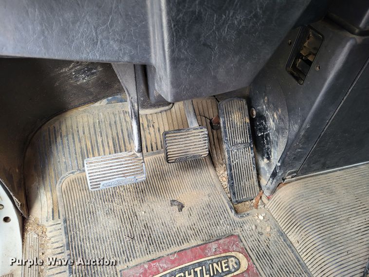 image for item DO3579 1989 Freightliner FLD  semi truck