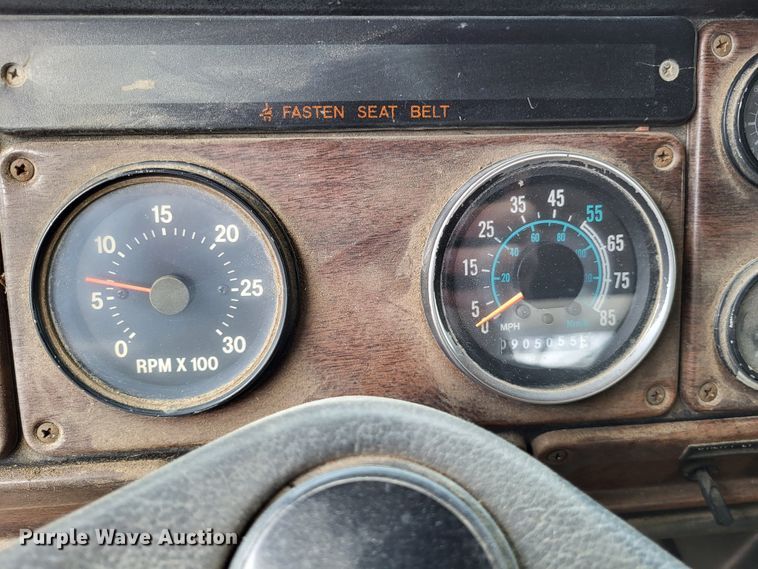 image for item DO3579 1989 Freightliner FLD  semi truck