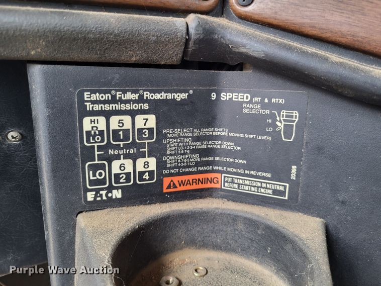 image for item DO3579 1989 Freightliner FLD  semi truck