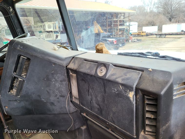 image for item DO3579 1989 Freightliner FLD  semi truck