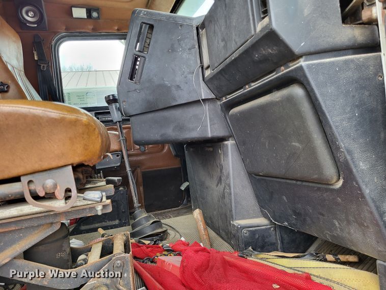 image for item DO3579 1989 Freightliner FLD  semi truck