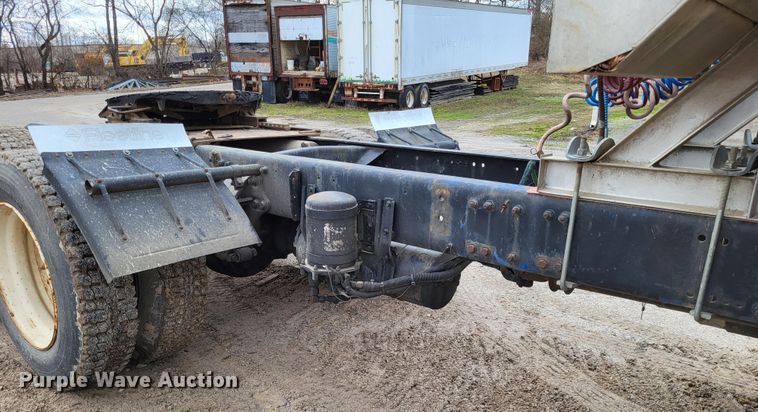 image for item DO3579 1989 Freightliner FLD  semi truck