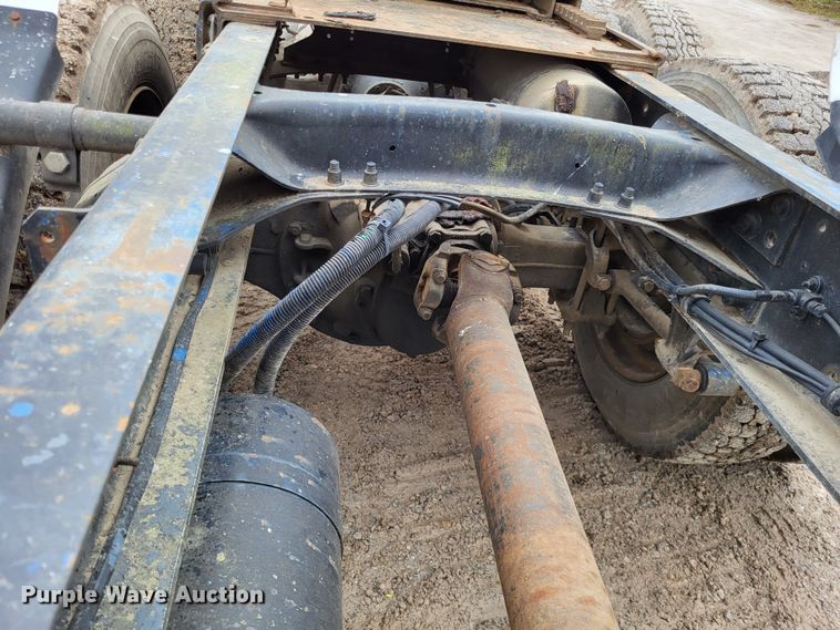 image for item DO3579 1989 Freightliner FLD  semi truck