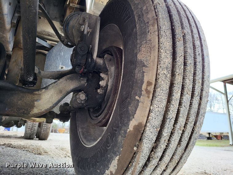 image for item DO3579 1989 Freightliner FLD  semi truck