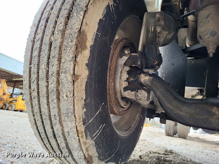 image for item DO3579 1989 Freightliner FLD  semi truck