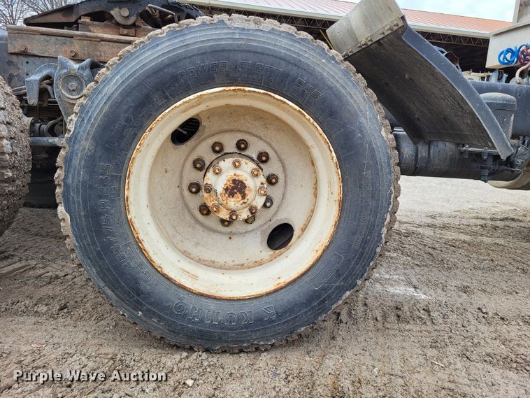 image for item DO3579 1989 Freightliner FLD  semi truck