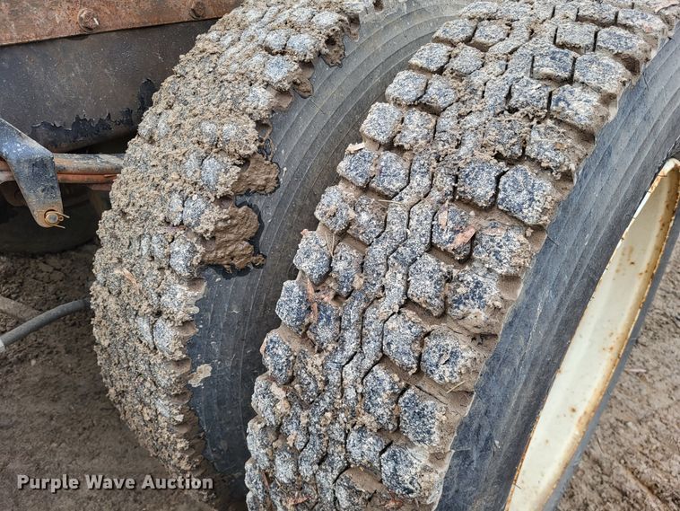 image for item DO3579 1989 Freightliner FLD  semi truck