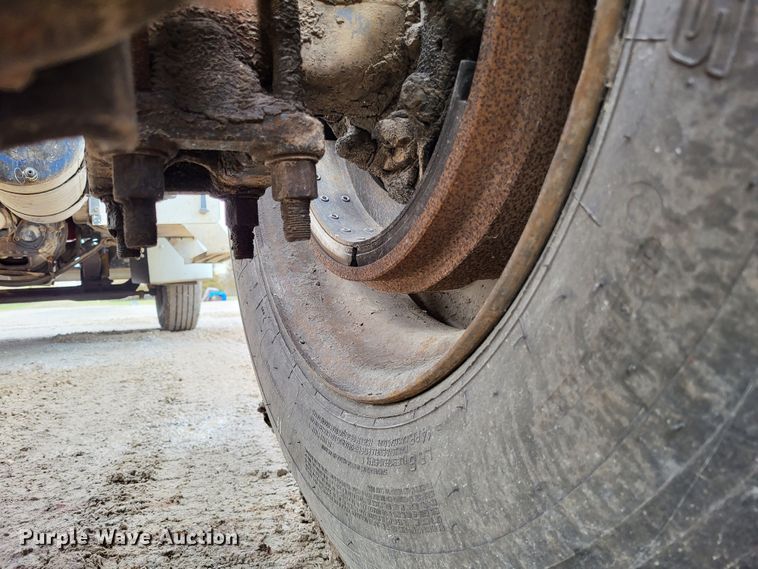 image for item DO3579 1989 Freightliner FLD  semi truck