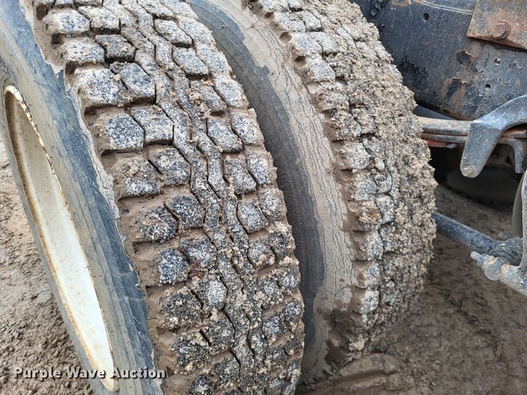 image for item DO3579 1989 Freightliner FLD  semi truck