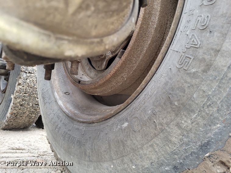 image for item DO3579 1989 Freightliner FLD  semi truck