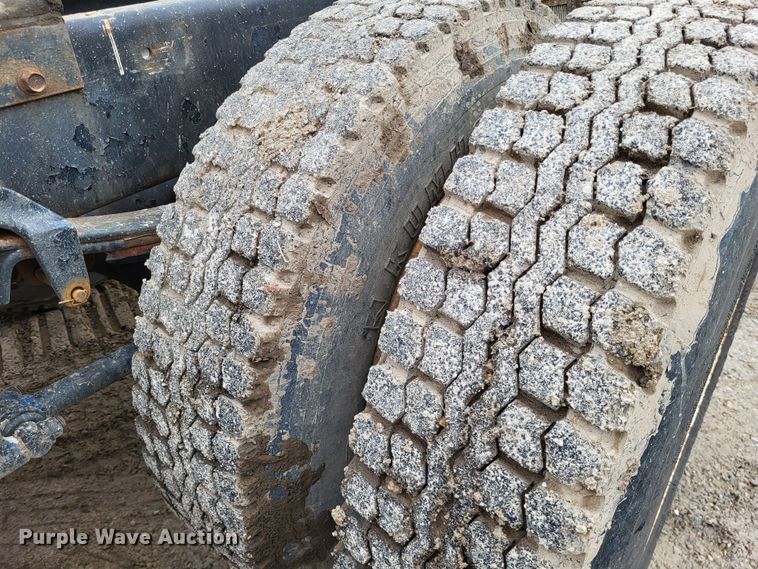 image for item DO3579 1989 Freightliner FLD  semi truck