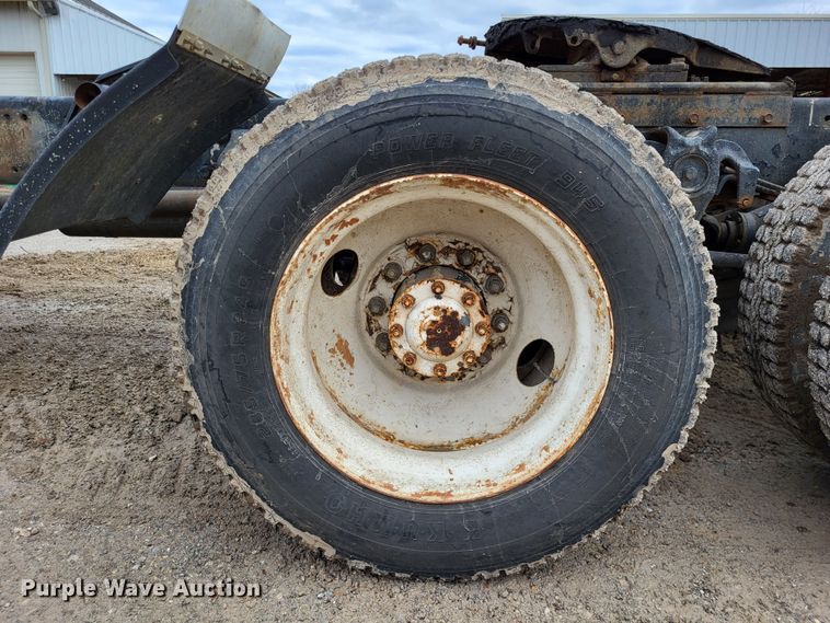 image for item DO3579 1989 Freightliner FLD  semi truck