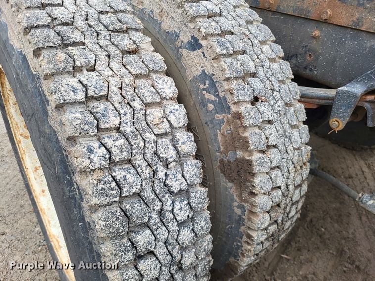 image for item DO3579 1989 Freightliner FLD  semi truck