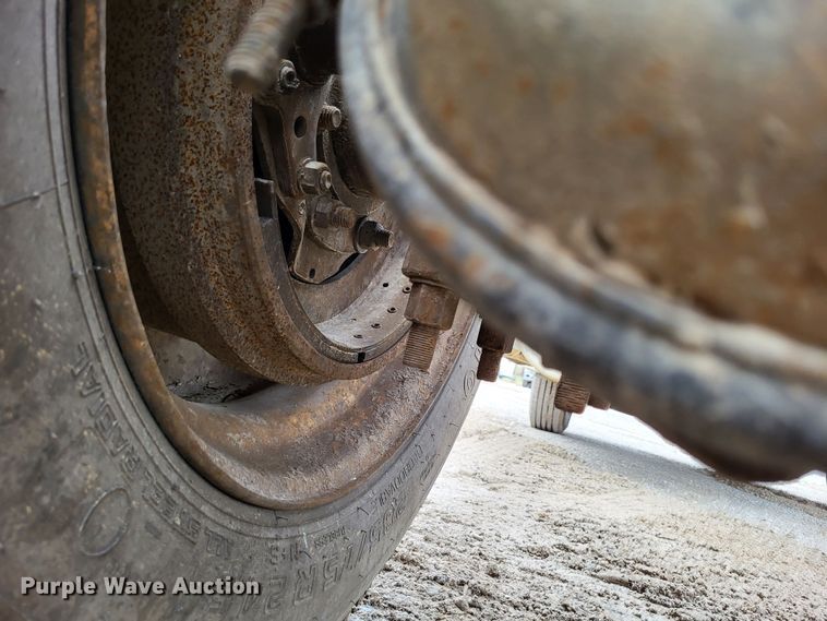 image for item DO3579 1989 Freightliner FLD  semi truck