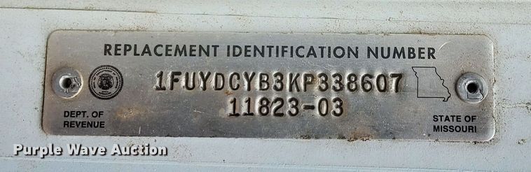 image for item DO3579 1989 Freightliner FLD  semi truck