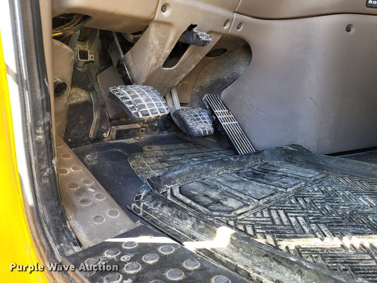 image for item DO3582 2013 Freightliner Cascadia semi truck