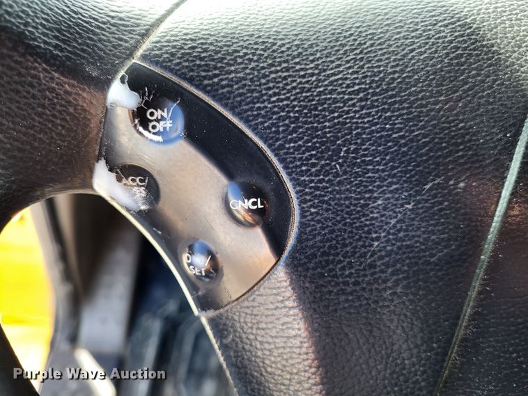 image for item DO3582 2013 Freightliner Cascadia semi truck