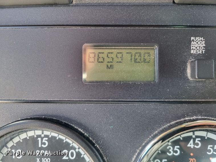 image for item DO3582 2013 Freightliner Cascadia semi truck