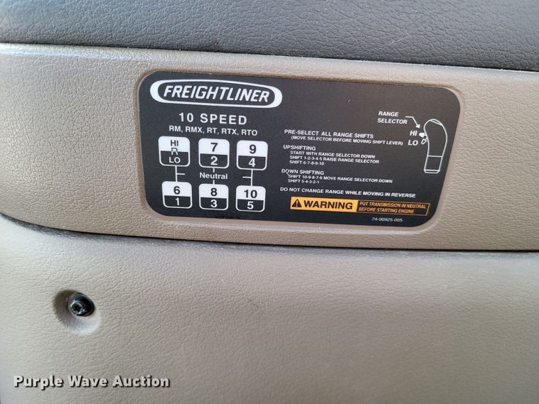 image for item DO3582 2013 Freightliner Cascadia semi truck