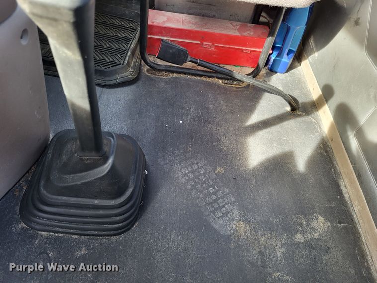 image for item DO3582 2013 Freightliner Cascadia semi truck