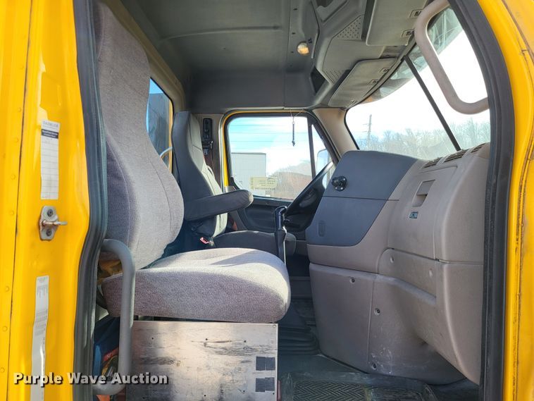 image for item DO3582 2013 Freightliner Cascadia semi truck