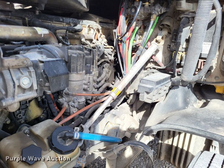 image for item DO3582 2013 Freightliner Cascadia semi truck