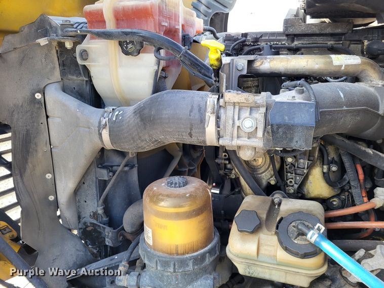 image for item DO3582 2013 Freightliner Cascadia semi truck