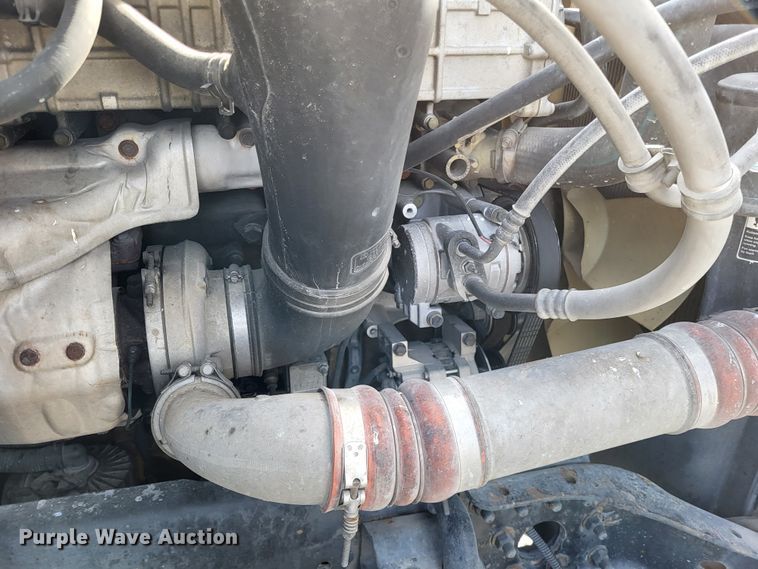 image for item DO3582 2013 Freightliner Cascadia semi truck