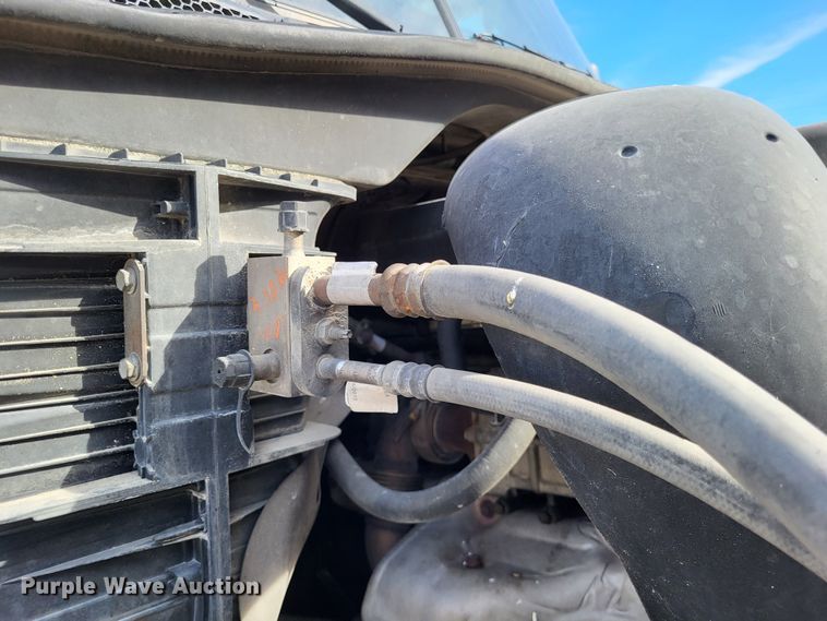 image for item DO3582 2013 Freightliner Cascadia semi truck