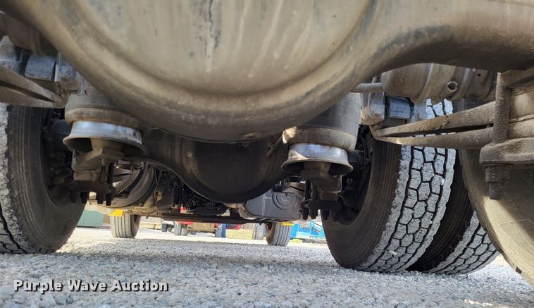 image for item DO3582 2013 Freightliner Cascadia semi truck