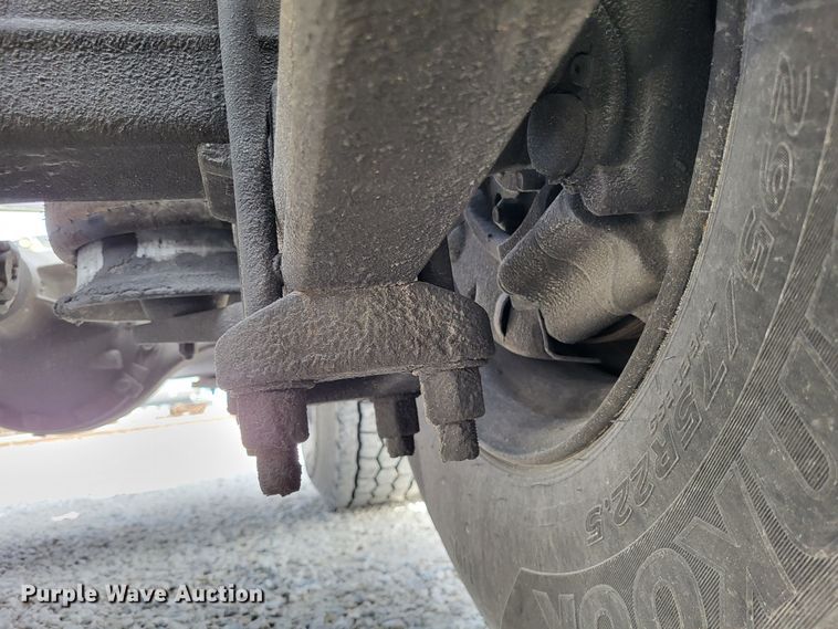 image for item DO3582 2013 Freightliner Cascadia semi truck