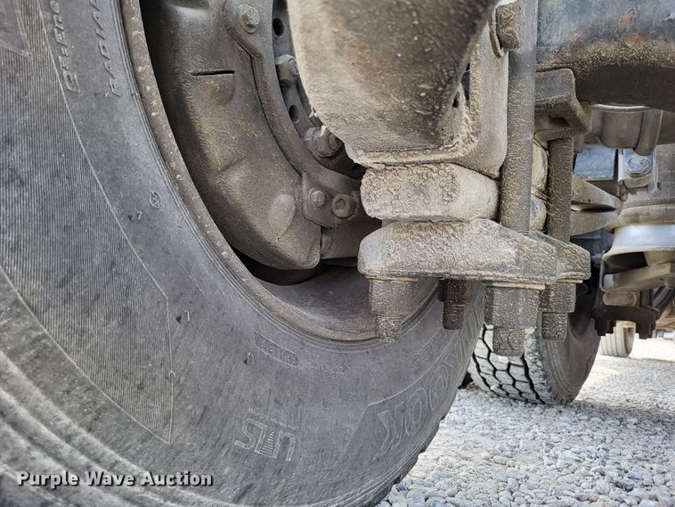 image for item DO3582 2013 Freightliner Cascadia semi truck