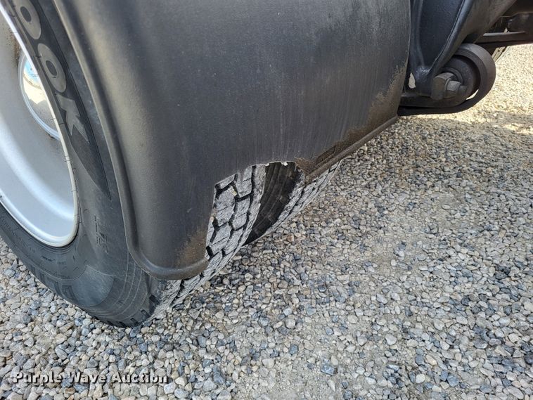 image for item DO3582 2013 Freightliner Cascadia semi truck