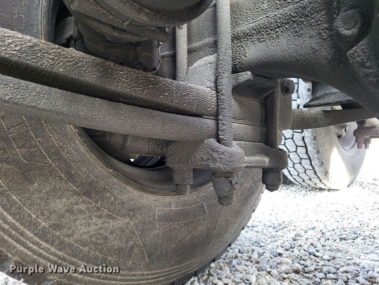 image for item DO3582 2013 Freightliner Cascadia semi truck