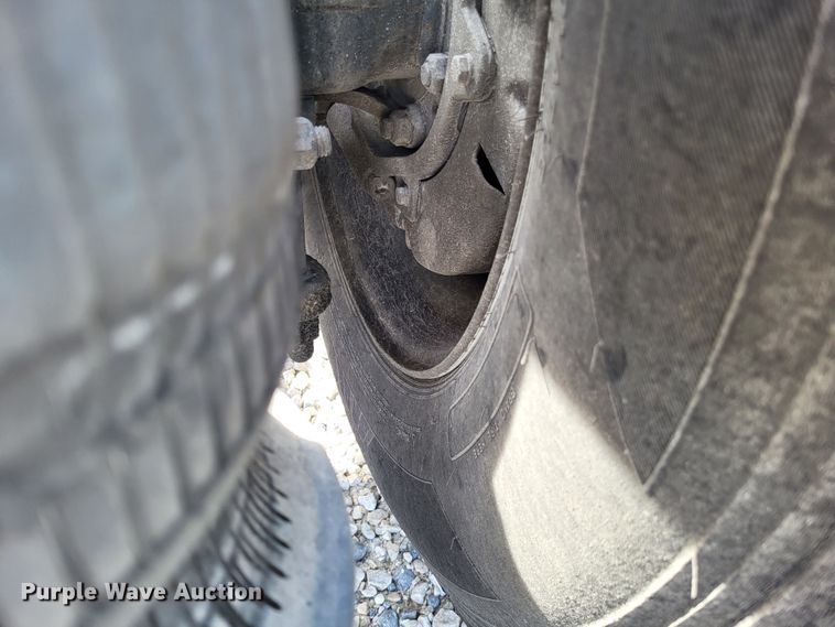 image for item DO3582 2013 Freightliner Cascadia semi truck