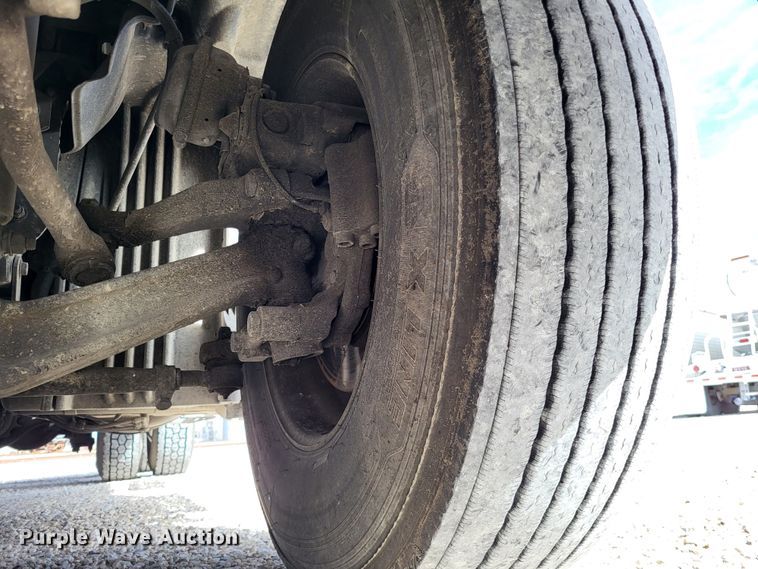 image for item DO3582 2013 Freightliner Cascadia semi truck