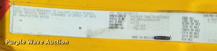 image for item DO3582 2013 Freightliner Cascadia semi truck