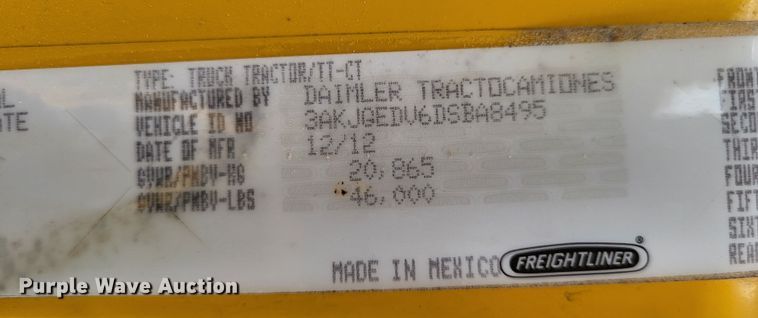 image for item DO3582 2013 Freightliner Cascadia semi truck