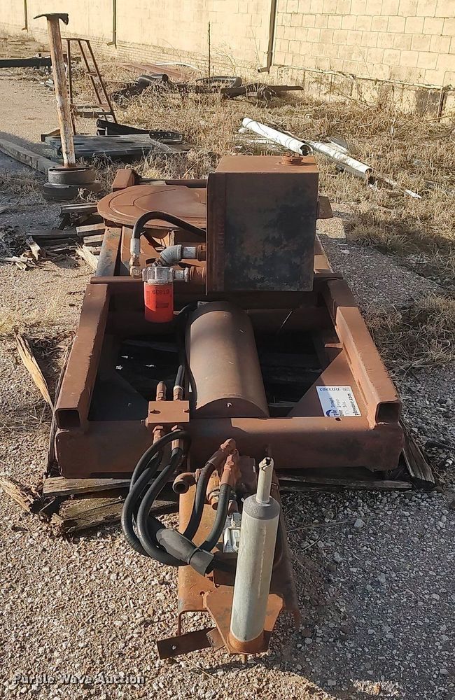 image for item DO3802 Hydraulic fifth wheel hitch assembly