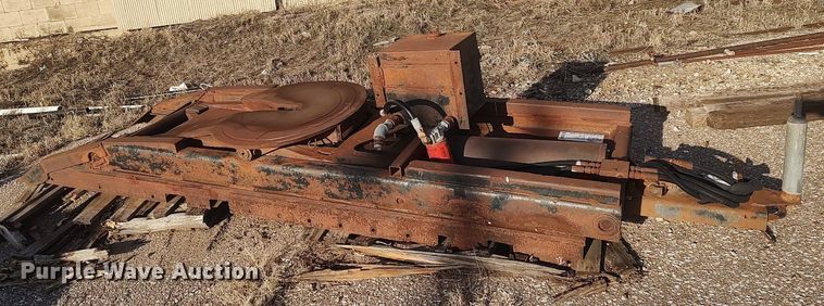 image for item DO3802 Hydraulic fifth wheel hitch assembly